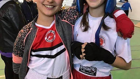 Fethiye Belediyespor Kickboks Takımı birincilik kupasıyla döndü