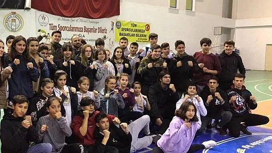 Fethiye Belediyespor Kickboks Takımı birincilik kupasıyla döndü