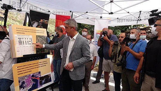 Kılıçdaroğlu Marmaris'te evleri yanan aileyi ziyaret etti, yeşillenen bir ağacın fotoğrafını çekti