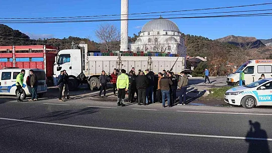 Kira alamıyoruz dediler, kamyonlarla benzinliğin giriş çıkışını kapattılar