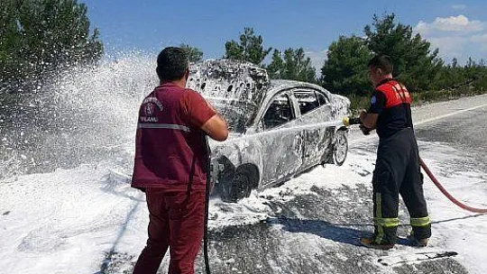 Kiralık araç alev alev yandı