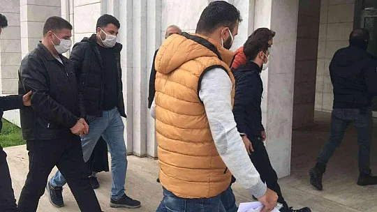 Kiralık araçla gelip başka aracı çaldılar
