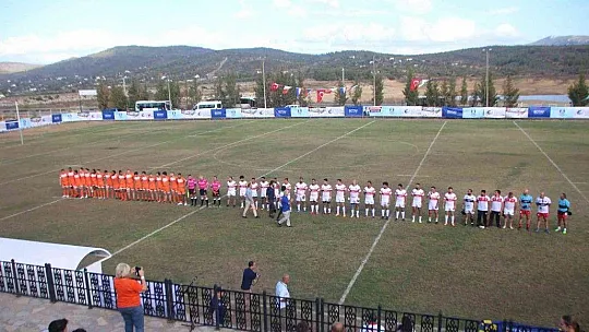 Kıran kırana maçta ayağı kırıldı
