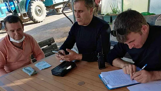 Kırmızı bültenle aranıyordu, çantasını unutunca yakalandı