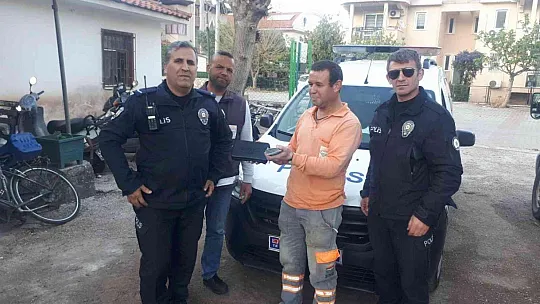 Kırmızı bültenle aranıyordu, çantasını unutunca yakalandı