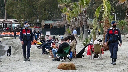 Kısıtlama kalktı, vatandaş sahillere akın etti