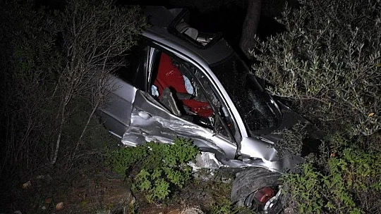 Kısıtlamada sokağa çıktılar, polisin 'dur' ihtarına uymayınca kaza yaptılar