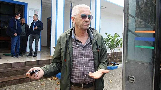 Kıyafetleri kirli olduğu için minibüste oturtulmayan işçi, işten çıkarılan şoförün yeniden işe alınmasını istedi