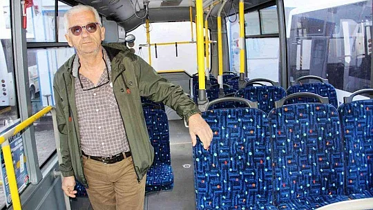 Kıyafetleri kirli olduğu için minibüste oturtulmayan işçi, işten çıkarılan şoförün yeniden işe alınmasını istedi