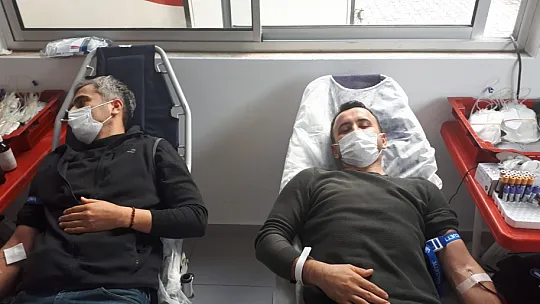 Belediye personeli Kızılay'a kan verdi