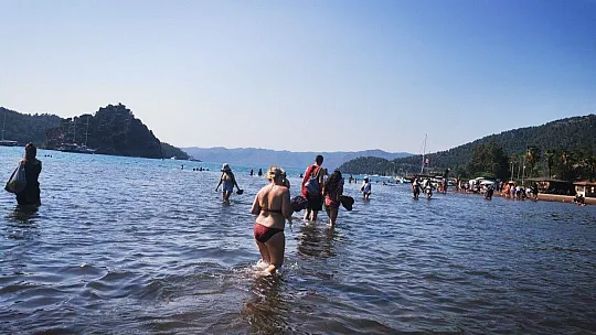Kızkumu Plajı turist akınına uğradı