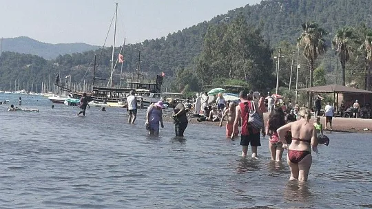 Kızkumu Plajı turist akınına uğradı