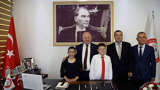 Koltuklar miniklere emanet edildi