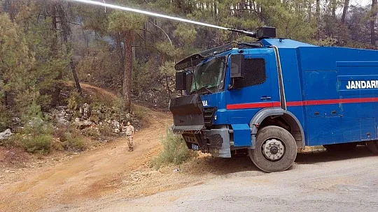 Komandolar karadan helikopterler havadan Bayır köyünü kurtarmaya çalışıyor