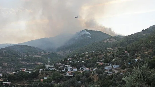 Komandolar karadan helikopterler havadan Bayır köyünü kurtarmaya çalışıyor