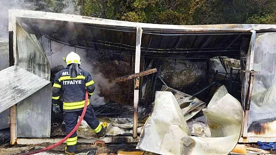 Konteyner alevlere teslim oldu