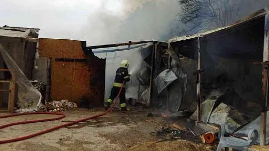 Konteyner alevlere teslim oldu