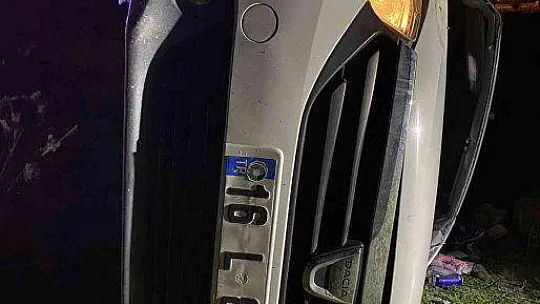 KONTROLDEN ÇIKAN ARAÇ 15 METRELİK ŞARAMPOLE YUVARLANDI: 2 YARALI