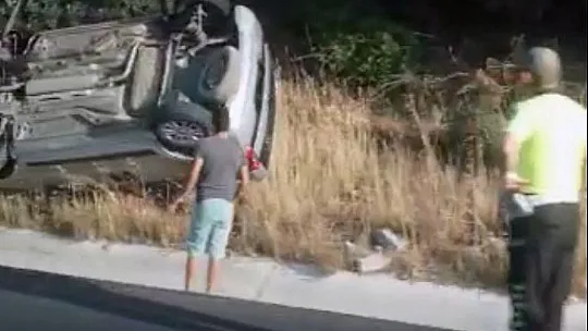 Kontrolden çıkan araç takla attı