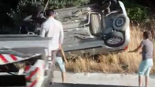 Kontrolden çıkan araç takla attı