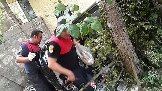 Kontrolden çıkan araç villa boşluğuna uçtu