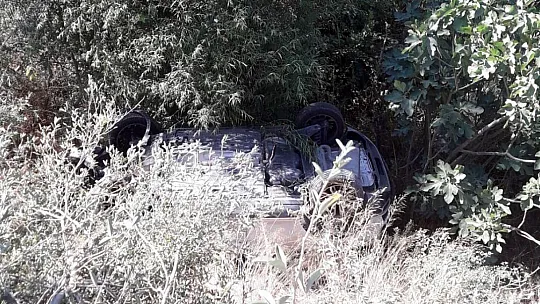Kontrolden çıkan otomobil dere yatağına uçtu: 1'i ağır 3 yaralı