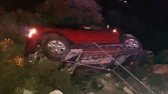 Kontrolden çıkan otomobil takla attı