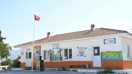 KÖY YAŞAM MERKEZİ'NDE 3 KUŞAK BİRLİKTE EĞİTİM GÖRÜYOR