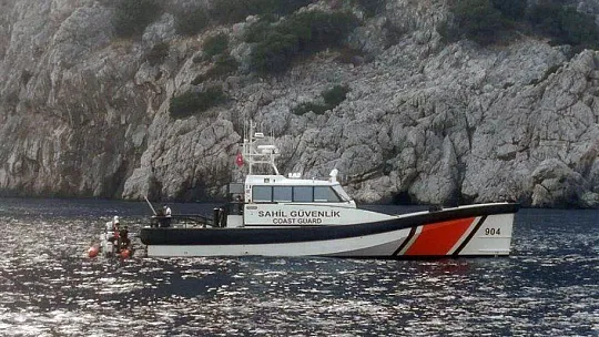 Koya bırakılan 8 düzensiz göçmen kurtarıldı, 1 göçmen hayatını kaybetti