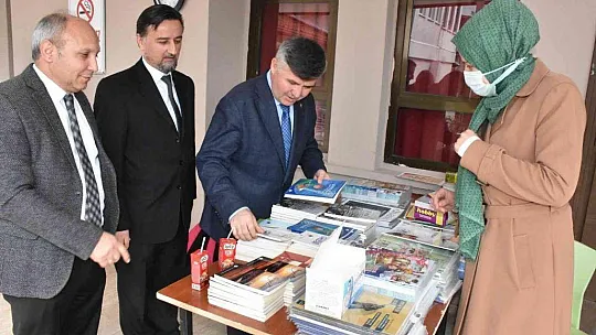 Köyceğiz'de 'Değişen Dünyada Kadın Olmak' konulu konferans düzenlendi