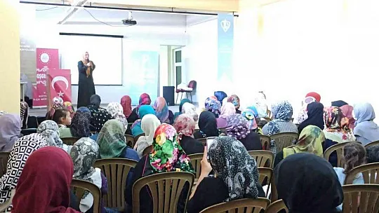 Köyceğiz'de 'Dijital Dünyada Değerleriyle Aile Olmak' konulu konferans düzenlendi