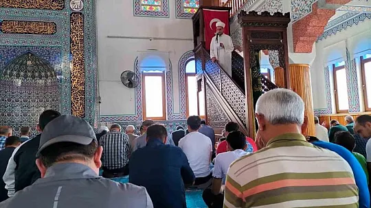 'Gençlik Haftası' Münasebetiyle Cuma Namazını Gençler Kıldırdı