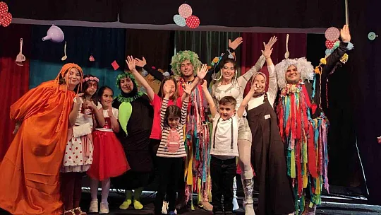 Köyceğiz'de 'Sevimli Zeytin Tin' adlı çocuk oyunu izlendi