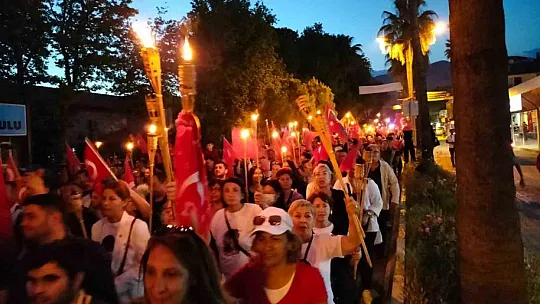 19 Mayıs'ın coşkusu fener alaylarıyla sokağa taştı