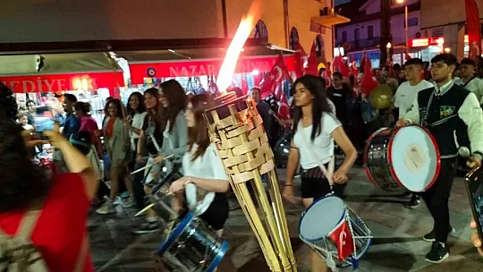 19 Mayıs'ın coşkusu fener alaylarıyla sokağa taştı
