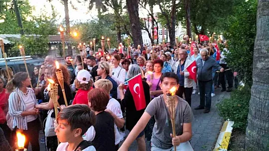 19 Mayıs'ın coşkusu fener alaylarıyla sokağa taştı