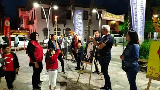 19 Mayıs'ın coşkusu fener alaylarıyla sokağa taştı
