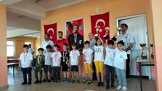 Köyceğiz'de 19 Mayıs Satranç Turnuvası ödül töreni ile tamamlandı