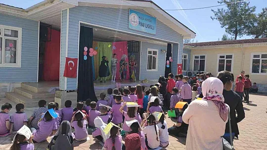 Köyceğiz'de köy çocukları tiyatro ile buluştu