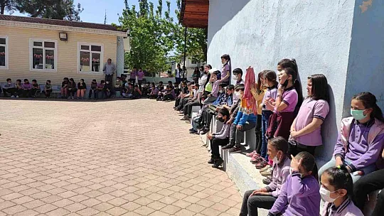 Köyceğiz'de köy çocukları tiyatro ile buluştu
