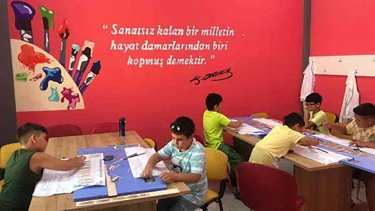 KÖYCEĞİZ'DE MİNİKLERİN YAPTIĞI MODEL UÇAKLAR UÇMAYA HAZIR