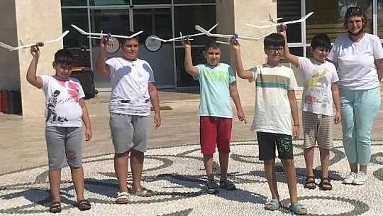 KÖYCEĞİZ'DE MİNİKLERİN YAPTIĞI MODEL UÇAKLAR UÇMAYA HAZIR