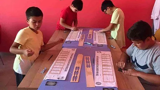 KÖYCEĞİZ'DE MİNİKLERİN YAPTIĞI MODEL UÇAKLAR UÇMAYA HAZIR