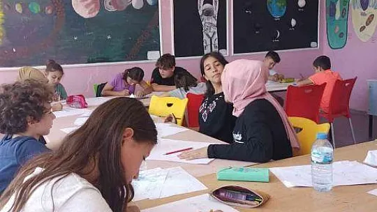 Köyceğiz'de öğrenciler karikatür atölye çalışması yaptı