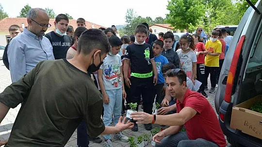 Köyceğiz'de öğrencilere ata tohumu fideleri dağıtıldı
