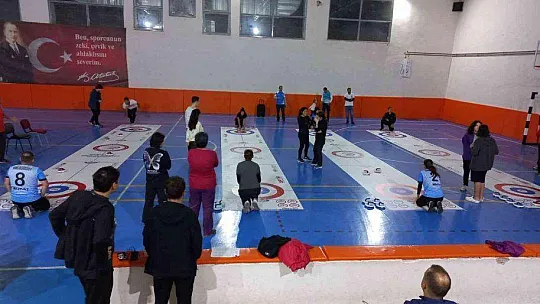 KÖYCEĞİZ'DE ÖĞRETMENLER ARASINDA FLOOR CURLİNG TURNUVASI YAPILDI