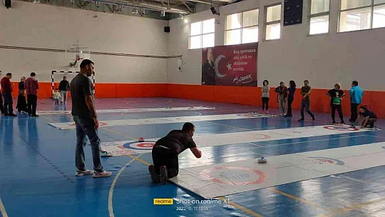 KÖYCEĞİZ'DE ÖĞRETMENLER ARASINDA FLOOR CURLİNG TURNUVASI YAPILDI