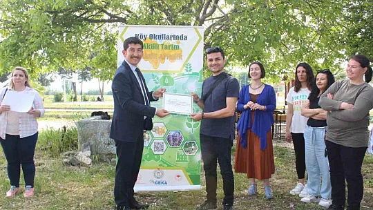 Köyceğiz'de öğretmenler ders kazanımlarını doğada uyguladı