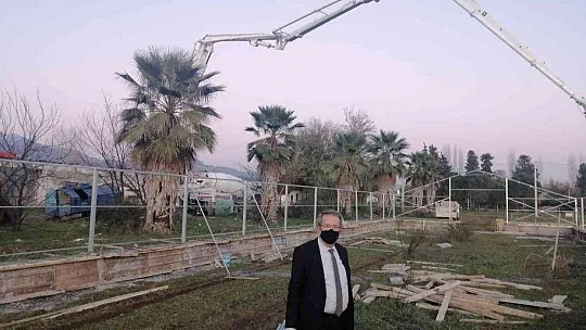 Köyceğiz'de okul bahçesine sera
