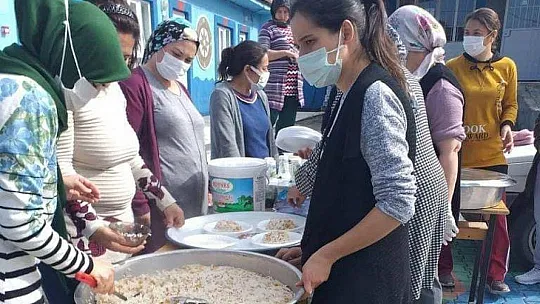 Köyceğiz'de okul yararına pilav günü etkinliği düzenlendi